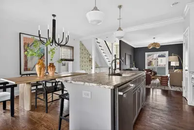 Image de Uptown Charlotte Historic Retreat - Sleeps 8