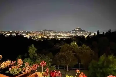 Image de Unique sunlit house overlooking the Acropolis