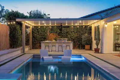 Image de Sandstone Social House: Private Desert Oasis w/ Luxe Arcade Lounge