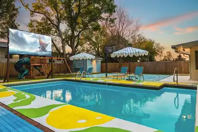 Image de Heated Pool • Playground • Mini Golf Sports Court