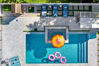 Image de Modern House! 4min Hard Rock Stadium heated & salty Pool!