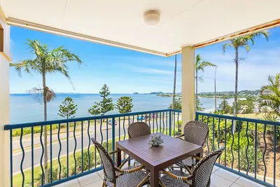 Elevated Coastal Escape with Panoramic Sea Views