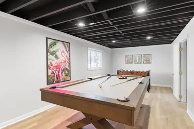 Image de Kc Home by Stadiums - 3 Kings - 1 Queen w/ Game Room - Pool, Pac Man, Foosball