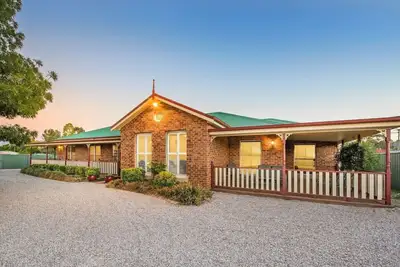 Image de Resort style villa with pool “Rest Easy Mudgee”