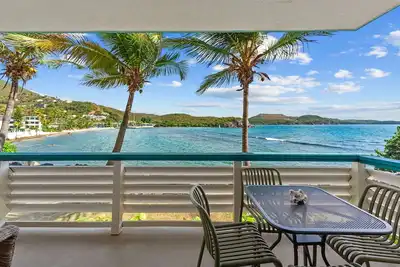 Image de Ocean-front condo, walk to beach, pool, dining!