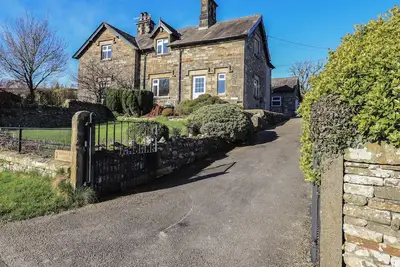 Image de 2 Lupton Hall Cottages, pet friendly in Lupton