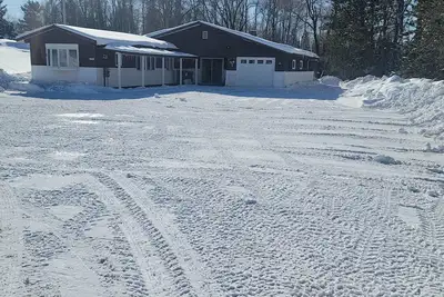 Image de U. P Trailside stay Near Town w/ Heated Breezeway and garage option & parking.