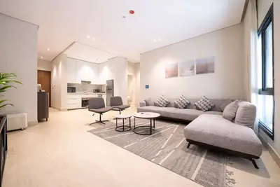 Image de Elegant 2br Apartment with Self Check-in and Private Parking in Al Rawdah