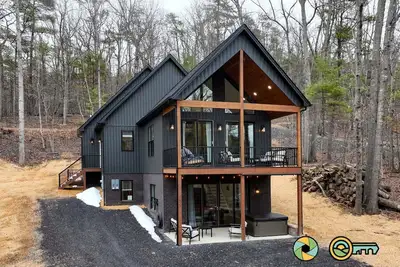 Image de Ridge & Water | Pool table, hot tub, fire pit!