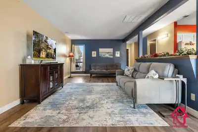 Image de Cozy Comfort at Loma Del Rey - An Irvie Home