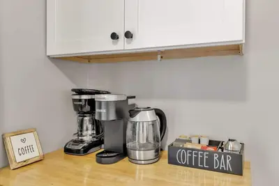 Image de New*Clean*3bdrm*Centrally Located*Free Parking*A/C