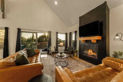 Image de Fire Pit! Hot Tub! Stunning Views! Two Fireplaces!