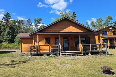 Image de Lake Superior Log Cabin - Wake up to Waves!