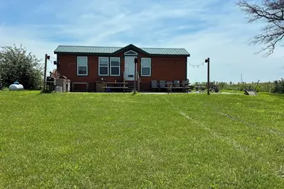 Image de Cabin for 6 on 110 acres w/ private 50 acre lake. Float, ski, fish, swim, relax