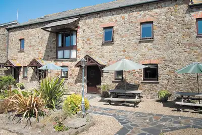 Image de 3 chambres à coucher à Marhamchurch, near Bude