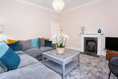 George Street Two - Uk2767