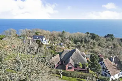 Image de 3 chambres à coucher à Luccombe, near Shanklin