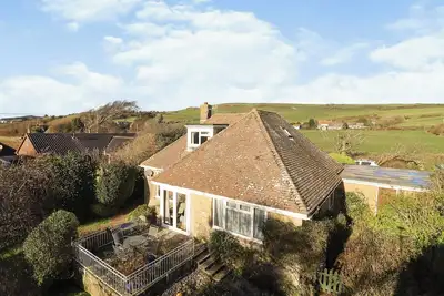 Image de 3 chambres à coucher à Limerstone, near Brightstone
