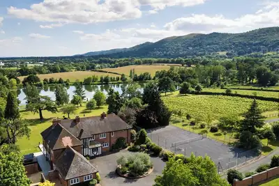Image de 6 chambres à coucher à Malvern