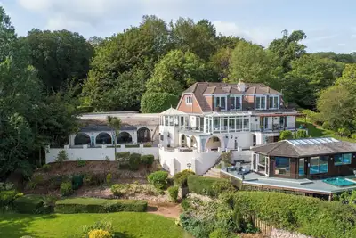 Image de 6 chambres à coucher à Torquay