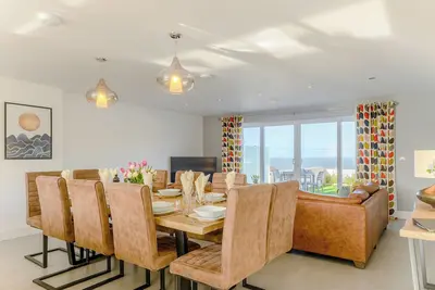 Image de 5 chambres à coucher à Gwbert, near Cardigan