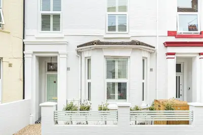 Image de 5 chambres à coucher à Bournemouth