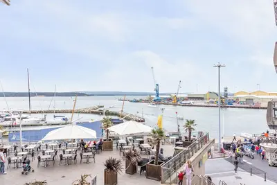 Image de 2 chambres à coucher à Poole