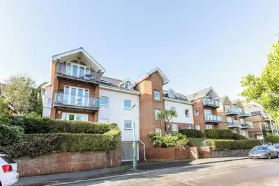 Image de 2 chambres à coucher à Bournemouth