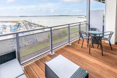 Image de 2 chambres à coucher à Poole