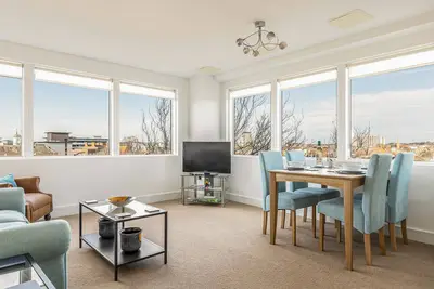 Image de 2 chambres à coucher à Poole