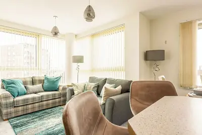 Image de 2 chambres à coucher à Poole