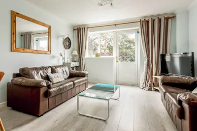 Image de 2 chambres à coucher à Poole