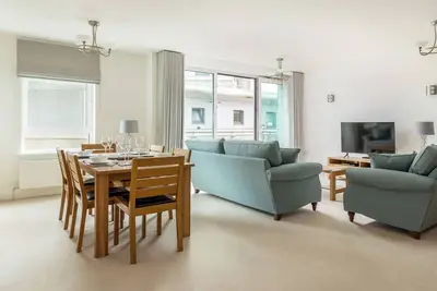 Image de 2 chambres à coucher à Poole