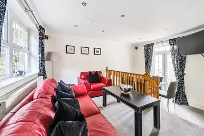 Apartment 4 - Ukc6990