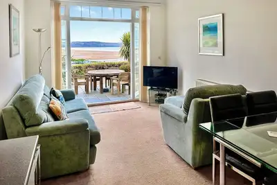 Apartment 3 - Ukc6989