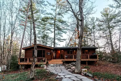 Image de Pet-Friendly Cabin Amazing Fully Renovated in Gooderham, Ontario