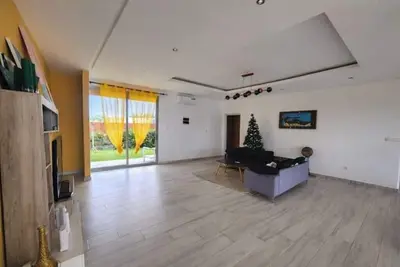 Image de Villa 4 chambres à Assouindé, piscine, 5 minutes de la plage