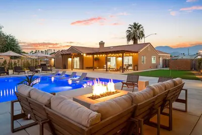 Image de New Desert Mirage | Pool & Hot Tub | Massive Yard