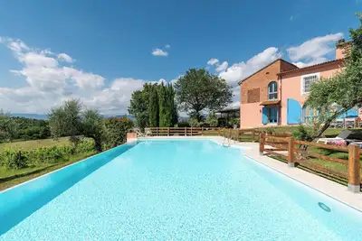 Image de Joli appartement dans une maison de vacances avec piscine, Wifi, climatisation, Tv et animaux admis