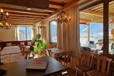 Image de Quiet vacation home with panoramic mountain views and terrace - ideal for groups.