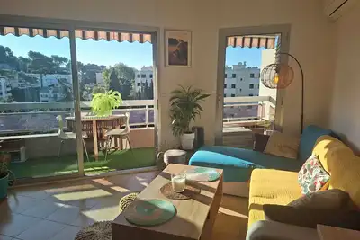 Image de Proche Cannes, avec Clim, parking privé et balcon\nAnimaux de compagnie acceptés