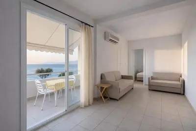 Beachfront Absolute  Bliss in Perigiali, Korinthia