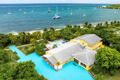 Image de The Beach House - Sandy Waterfront Villa