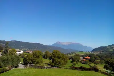 Image de Maison de campagne « Logis Belledonne - Groupe » avec vue montagne, piscine partagée et Wi-Fi