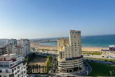 Image de Stylish 2-bedroom apartment in Tangier with ocean views, central location, and beach access.
