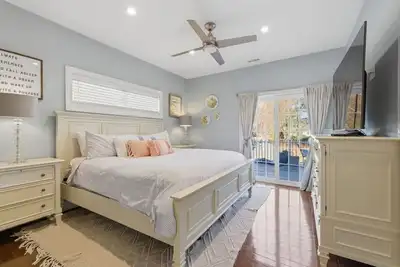 Image de Walkable Mystic Home with Fire Pit 3Bdr/3Bath