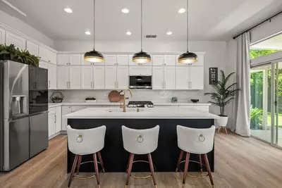 Image de Stylish 3br Rocklin Home / King Bed / Garage/ Long Stays Welcome