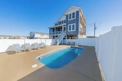 Image de Catching Rays: Award-Winning Retreat + Pool