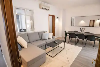 Image de Contemporary Chic with Terrace & Balcony