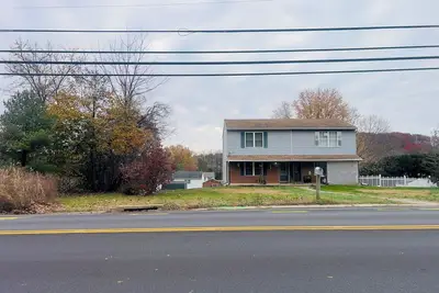 Image de 2-bedroom condo in peaceful York with cool Ac